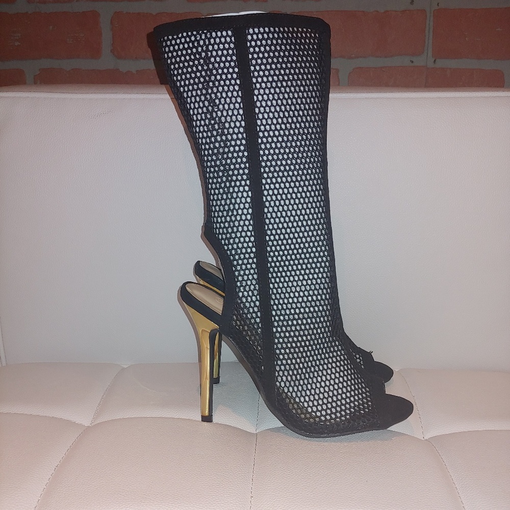 NWT BLK Suede Caged Heels